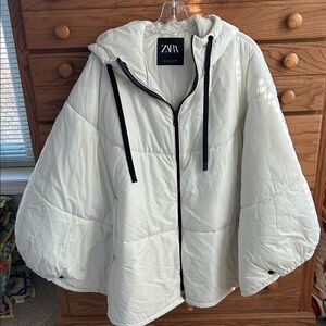 Zara Women's Off-White Hooded Batwing Puffer Jacket. M Like New!